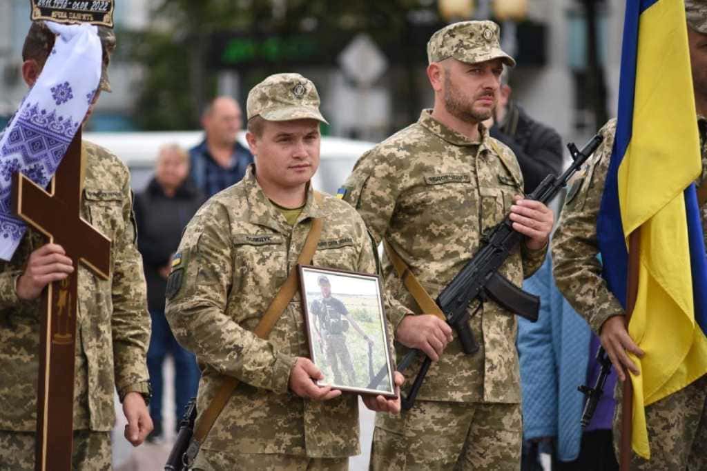 У Рівному попрощались з Героєм, що загинув на Херсонщині Максим Васусь