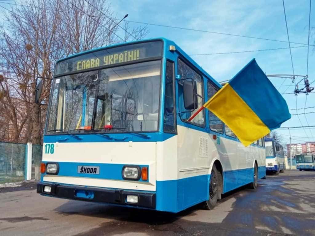 u-rivnomu-pomitili-patriotichniy-troleybus_20220322_7556.jpg
