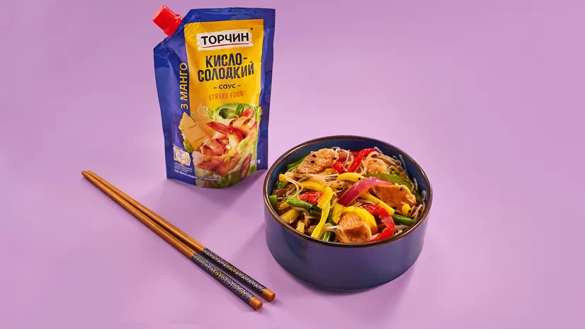 фунчоза з куркою і овочами