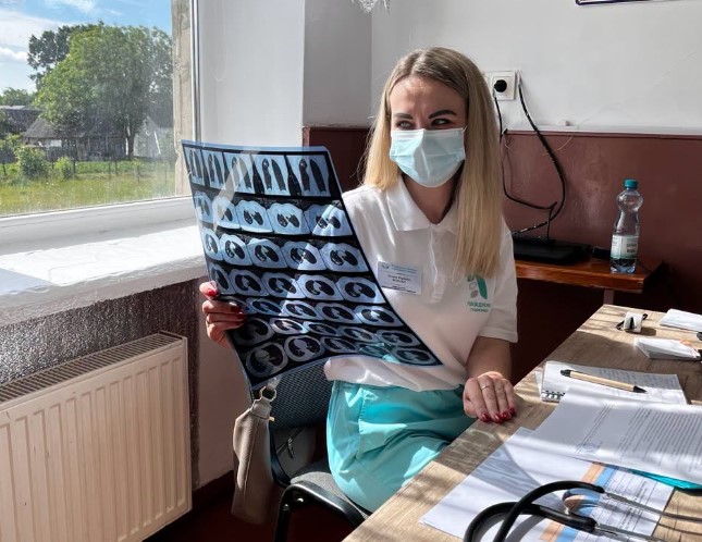 На Рівненщині мобільні бригади лікарів вирушили у віддалені села