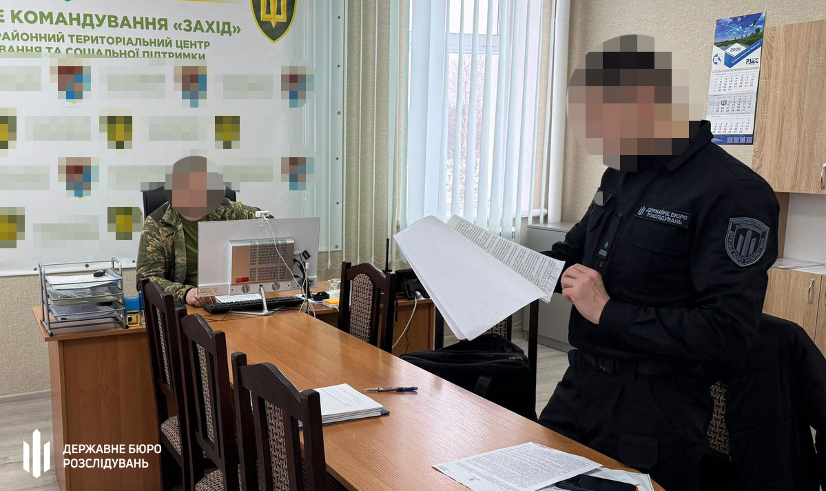 Заступник керівника Рівненського ТЦК признав, що брав хабарі за “броню”
