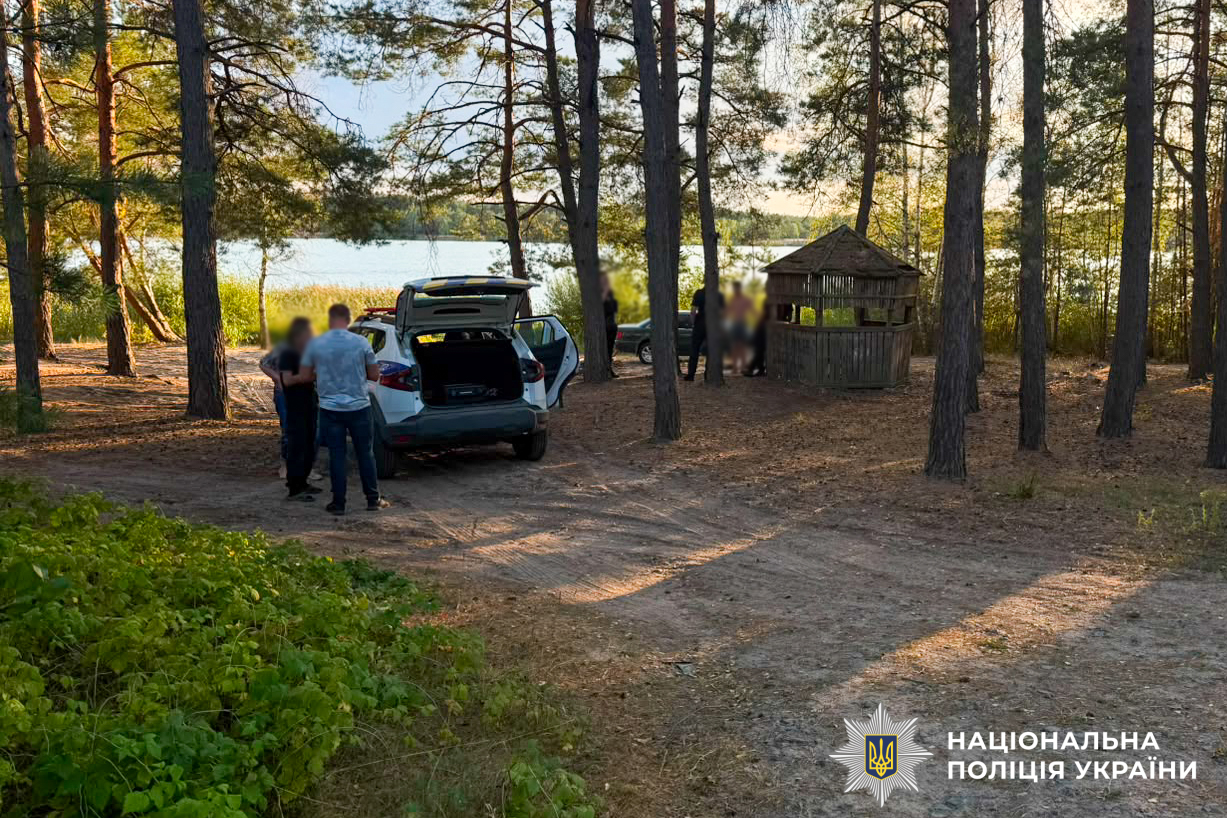 На Рівненщині поліцейські ліквідували канали збуту наркотиків: чотирьом особам повідомлено