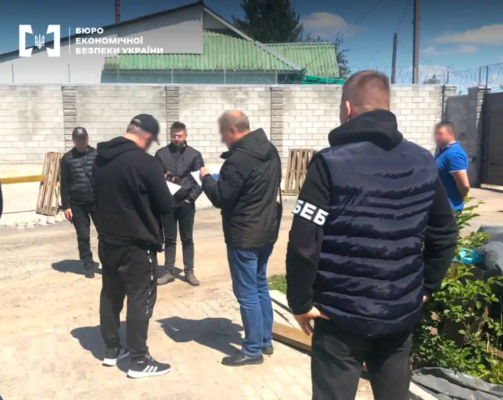 На Рівненщині з краденого тютюну виготовляли мільйони пачок цигарок виготовлення цигарок