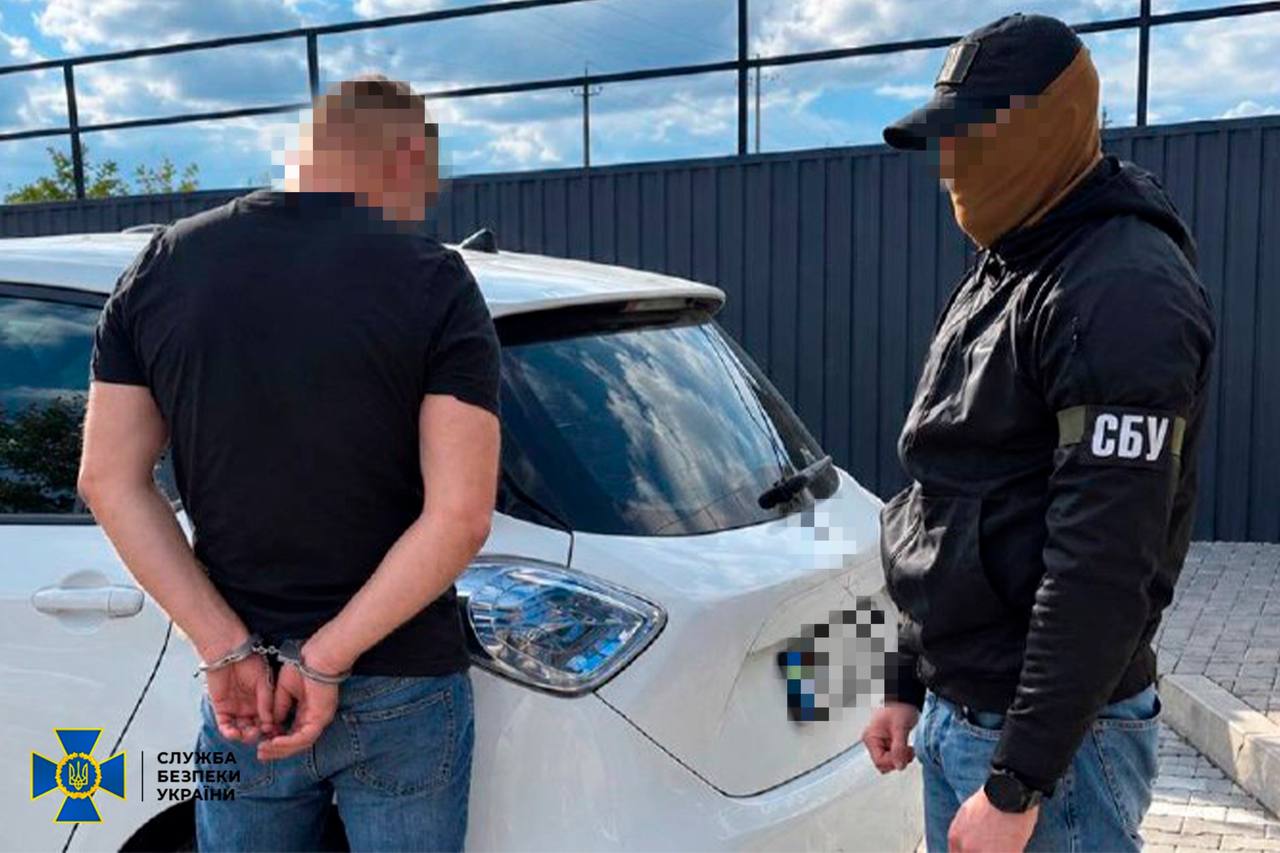 Лікар за 16 тис. доларів обіцяв «працювати» на Рівненщині чоловіка,